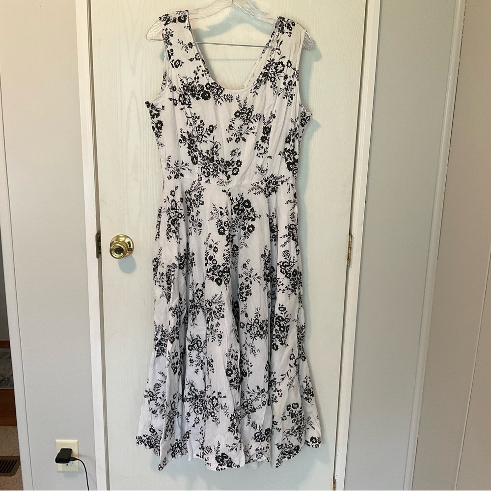 Dark Grey and White Floral Midi Dress Size Large 100% Cotton
